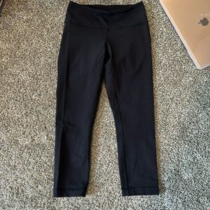 Lulu lemon black capri leggings